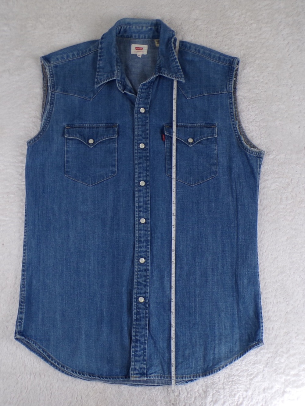 Levi's sleeveless western denim shirt Men's Size M pearl snap button fasteners - Picture 4 of 8